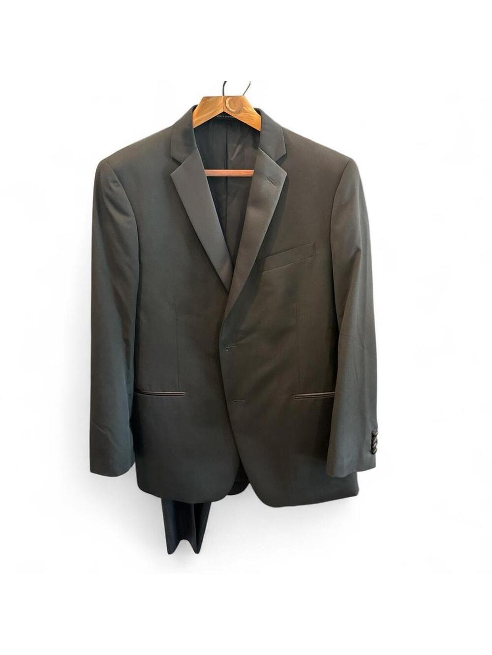 Who needs a tux for summer weddings!!